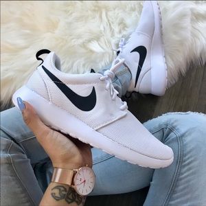 Brand New Nike Roshe One White + Black
